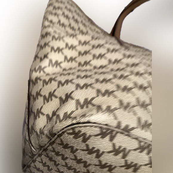 MICHAEL KORS EMRY JET SET SIGNATURE TOTE LEATHER TRIM LARGE ZIP TOTE - Picture 5 of 16